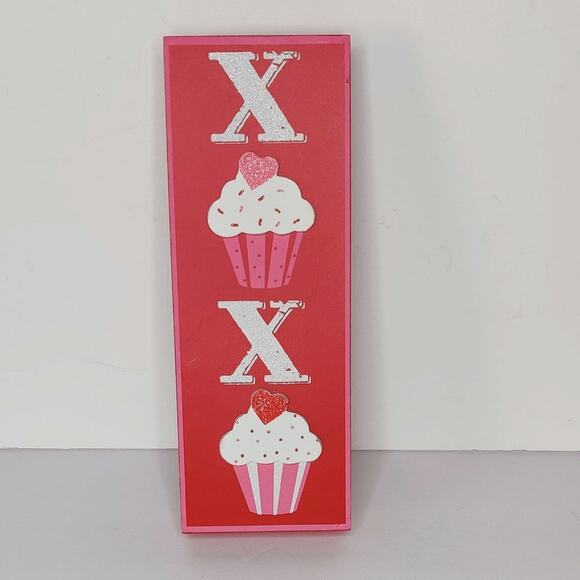 Valentine's Day XOXO Cupcakes Sprinkles Hot Pink Vertical Wall Decor - Picture 9 of 12